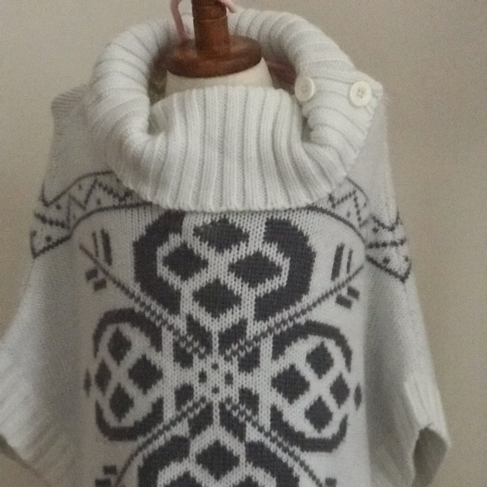 Little girl’s oshkosh B’gosh poncho.